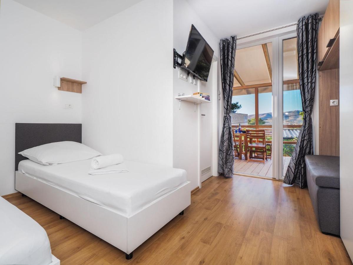 Mediteran Travel Mobile Homes Trogir - Ciovo Арбания Экстерьер фото