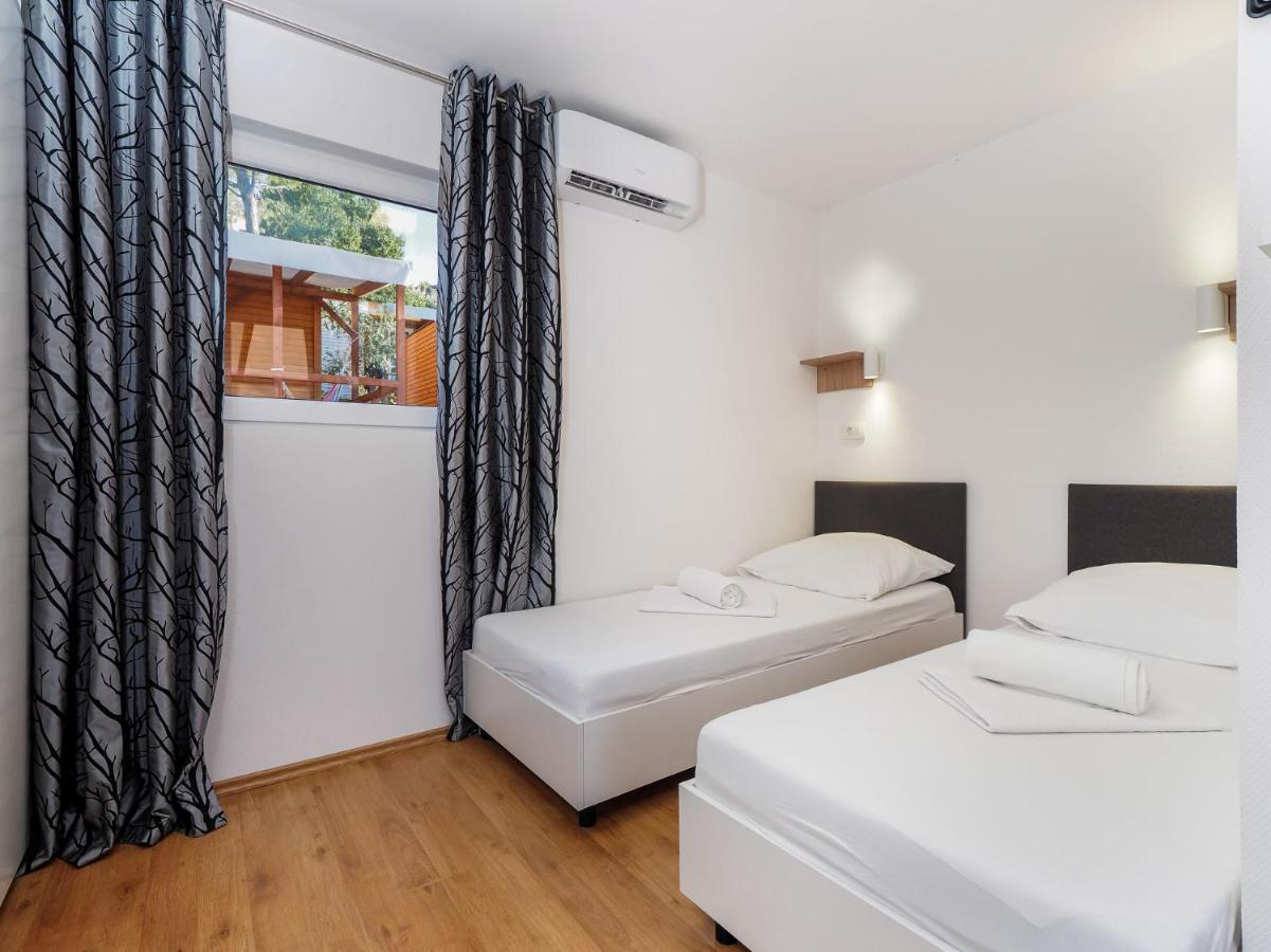 Mediteran Travel Mobile Homes Trogir - Ciovo Арбания Экстерьер фото